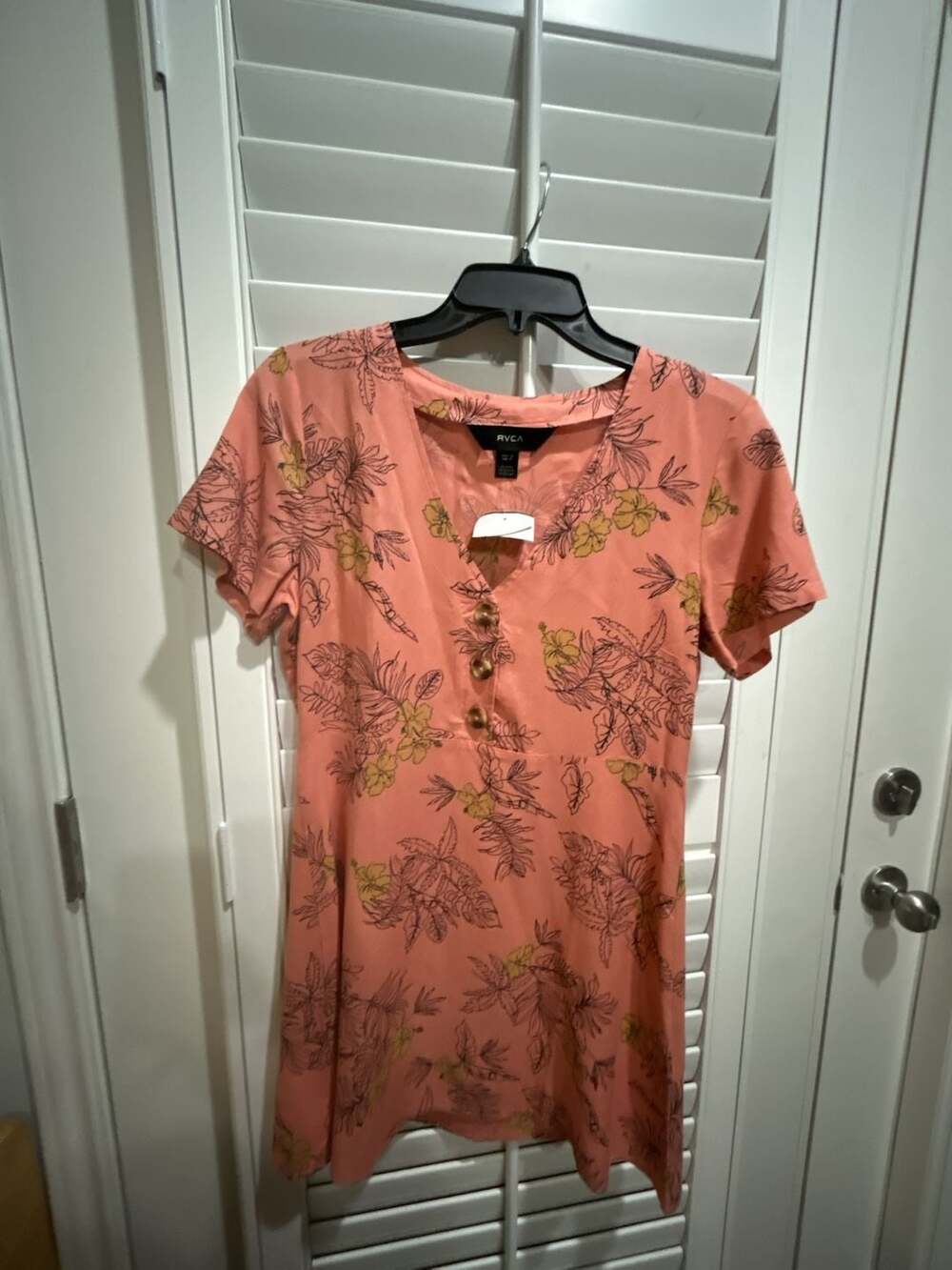 RVCA Floral Short Sleeve Dress Size XS Pink V-Neck Button Front